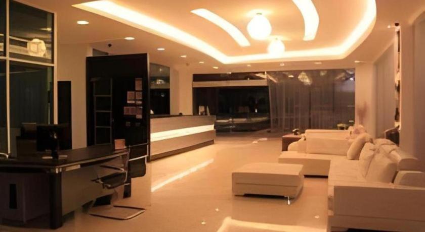 Kingston Hotel Kota Kinabalu Buitenkant foto